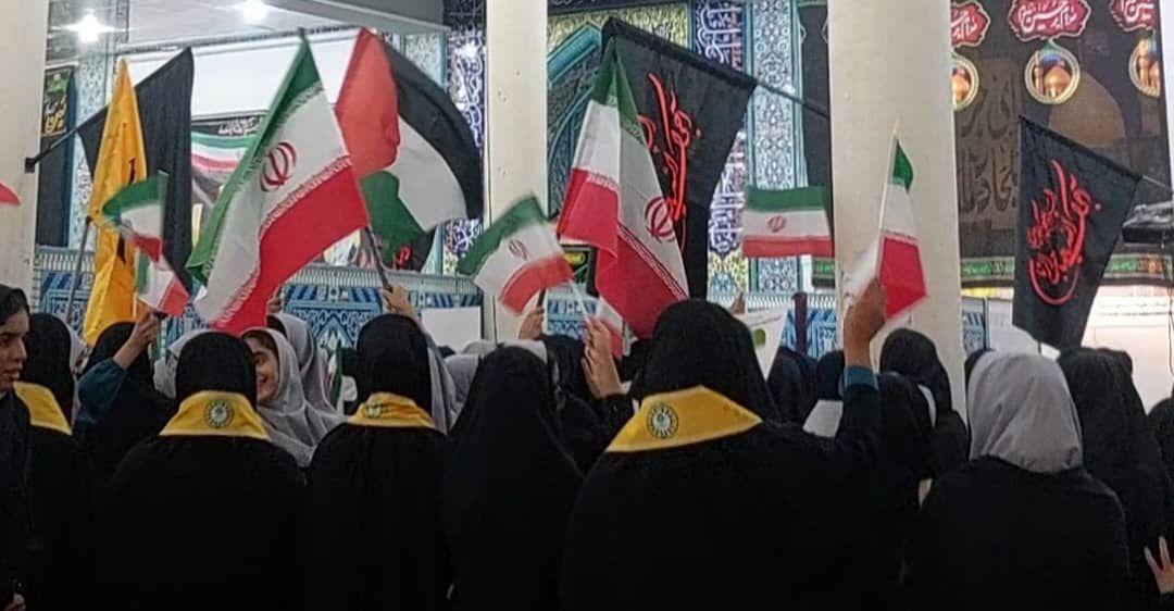 طوفان استکبار ستیزی دانش آموزان در مسجد امام خمینی میناب