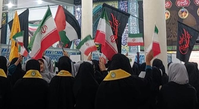 طوفان استکبارستیزی دانش‌آموزان در مسجد امام خمینی(ره) میناب