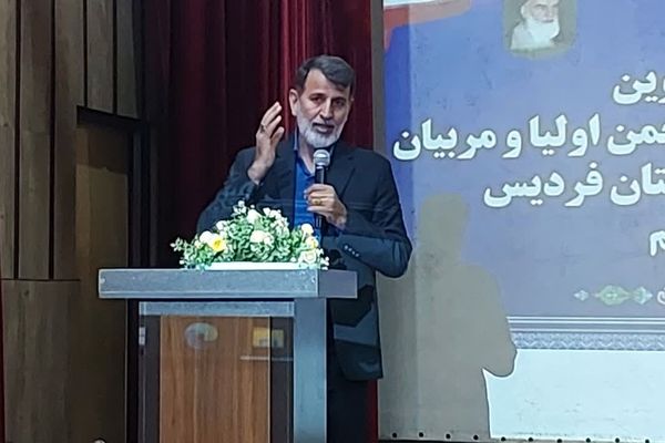 2 بال پرواز دانش‌آموزان، خانواده و انجمن اولیا و مربیان هستند