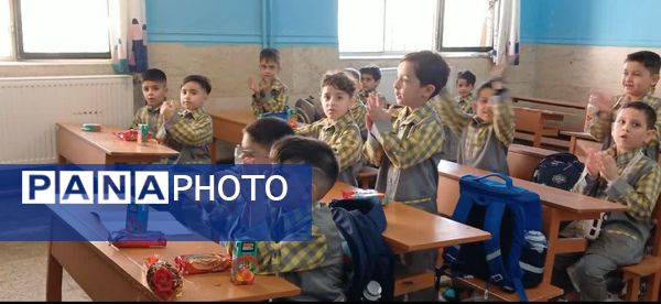 جشن‌شکوفه‌ها در‌ دبستان شهدای گمنام