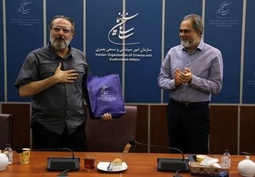 دهکردی در شرایط بحرانی به کمک سینما آمد