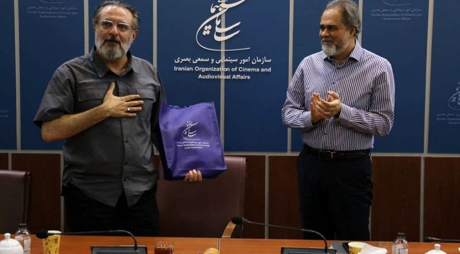 دهکردی در شرایط بحرانی به کمک سینما آمد