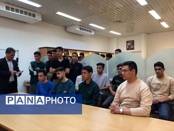 بازدید دانش آموزان دبیرستان نمونه آیت‌الله خامنه‌ای از دانشکده پزشکی دانشگاه فردوسی مشهد