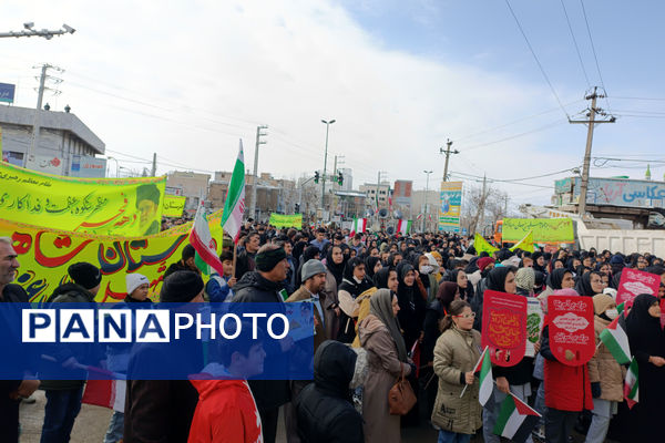 کامیاران در سالگرد پیروزی انقلاب غرق در شور و شکوه