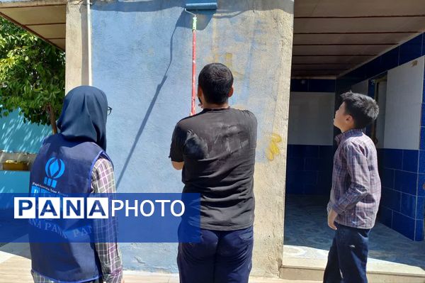 بچه‌ها پای کار زیبا سازی مدارس کم برخوردار در راستای عدالت آموزشی 