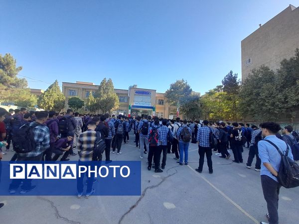 برگزاری کارگاه‌های علمی پژوهش‌سرای خوارزمی در دبیرستان امام جعفر صادق(ع) ناحیه سه کرج 