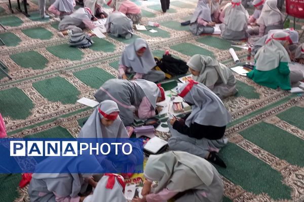 نمایش جلوه‌های ارادت فاطمی در روزنامه‌دیواری‌های مدرسه شهیدسرافراز اسلامشهر