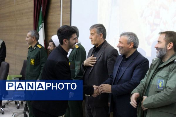 تجلیل از کارآفرینان ملکان در آیین هفته بسیج