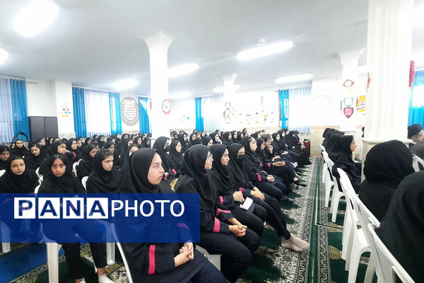آیین آگاهی‌بخشی آسیب‌های اجتماعی در آموزشگاه شادروان ملوک زندی‌
