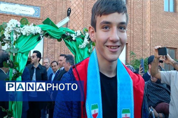 همایش بدرقه‌ دانش‌آموزان منتخب سازمان دانش‌آموزی به عمره‌ مفرده دانش‌آموزی