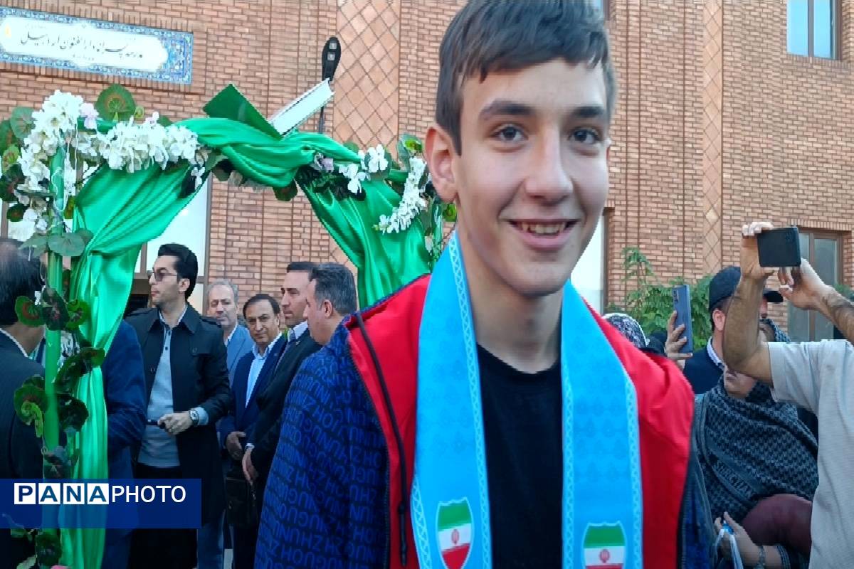 همایش بدرقه‌ دانش‌آموزان منتخب سازمان دانش‌آموزی به عمره‌ مفرده دانش‌آموزی