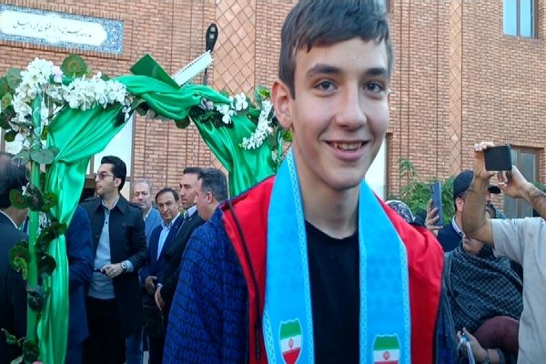 همایش بدرقه‌ دانش‌آموزان منتخب سازمان دانش‌آموزی به عمره‌ مفرده دانش‌آموزی