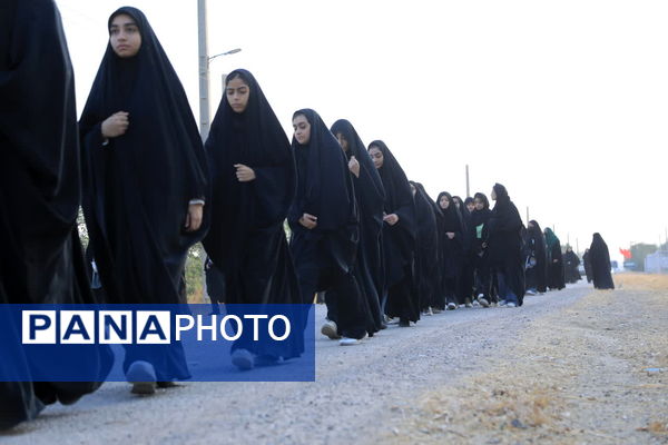 حال و هوای دختران هنرستانی قم در بازدید از یادمان‌های عملیاتی جنوب کشور