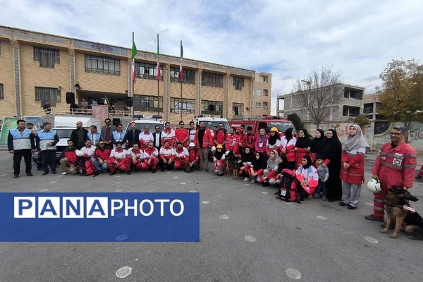 برگزاری مانور زلزله و ایمنی در مدرسه پایلوت شهرستان شهریار 