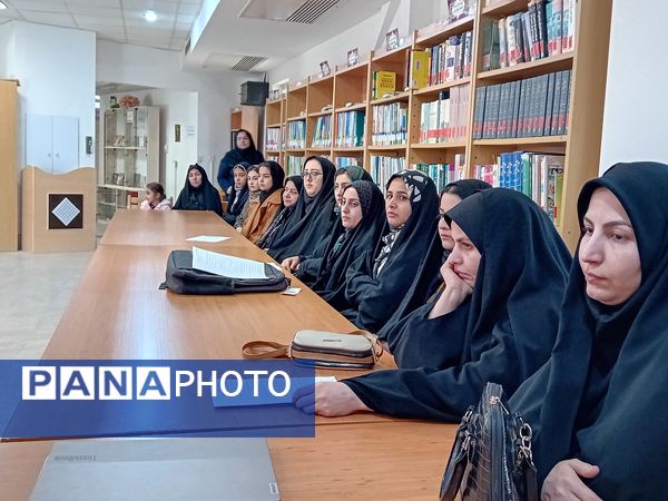 قرائت وصیت‌نامه امام خمینی(ره) در کتابخانه شهید بهشتی