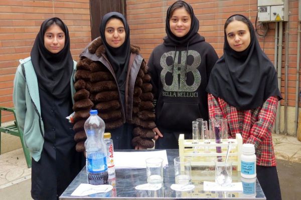 مراسم هفته پژوهش در دبیرستان بانو عفت آهنگری شهرری