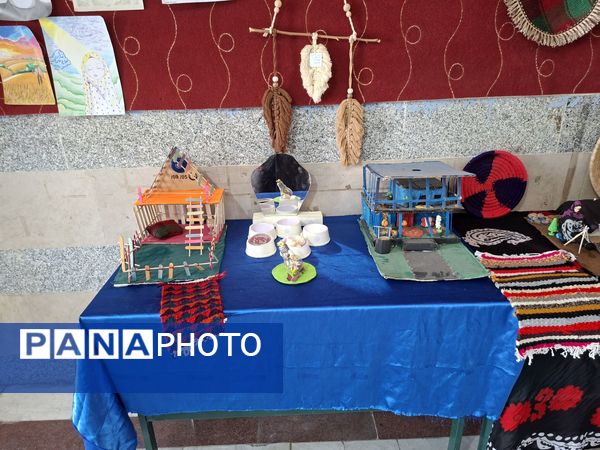 نمایش هنرهای دستی دانش‌آموزان معمولان