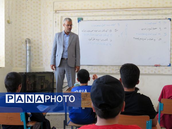 بازدید مدیر اداره آموزش و پرورش خلیل‌آباد از مدارس شهر