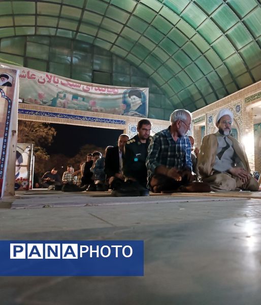 مراسم قرائت زیارت عاشورا به‌مناسبت هفته دفاع مقدس در مزار شهدای خلیل آباد