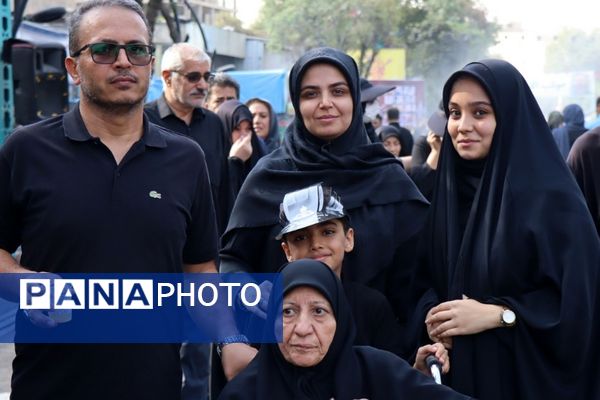 پای‌برهنه،در مسیر عشق