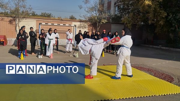 المپیاد ورزشی در مدرسه هوشیار ناحیه یک مشهد