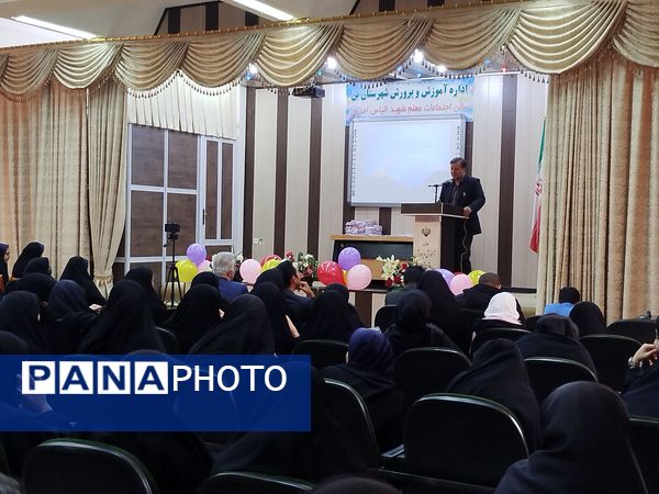 تجلیل از برگزیدگان مسابقات فرهنگی و هنری بن