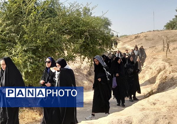اعزام دختران دانش‌آموز شهر جعفریه قم به اردوی راهیان نور