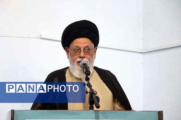 رونمایی از کتاب «علاقه‌بند مردم» در یزد 