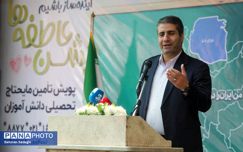 هدف از برگزاری جشن عاطفه‌ها، اولویت قرار دادن فرهنگ نوع‌دوستی و تربیت دانش‌آموزان است