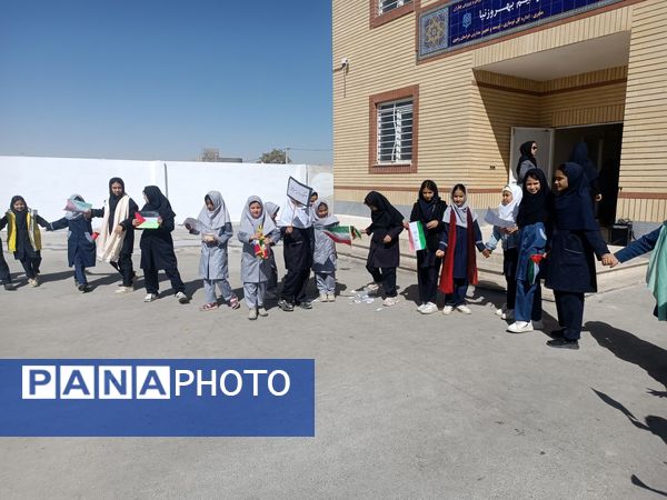 دانش‌آموزان دبستان نیک‌اندیشان چناران با جشن فرهنگ روستا و عشایر، اصالت ایرانی را زنده کردند