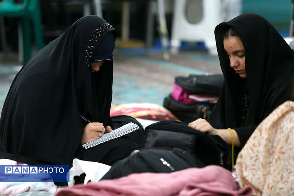 اعتکاف دانش‌آموزی در مسجد چهارده معصوم (ع)