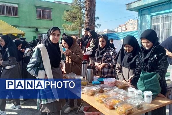 بازارچه‌‌ دانش‌آموزی در‌ دبیرستان‌ نمونه‌ اندیشه‌ کاشمر