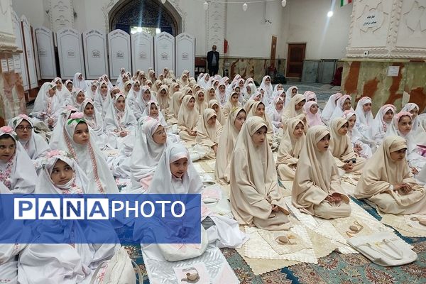 برگزاری مراسم جشن تکلیف دانش‌آموزان دبستان نیلوفر رفیعی ناحیه دو شهرری 