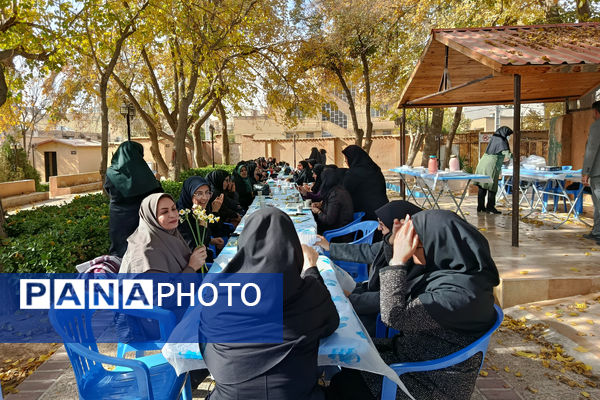 محفل صمیمی کارکنان اداری ناحیه ۴ شیراز به مناسبت روز زن