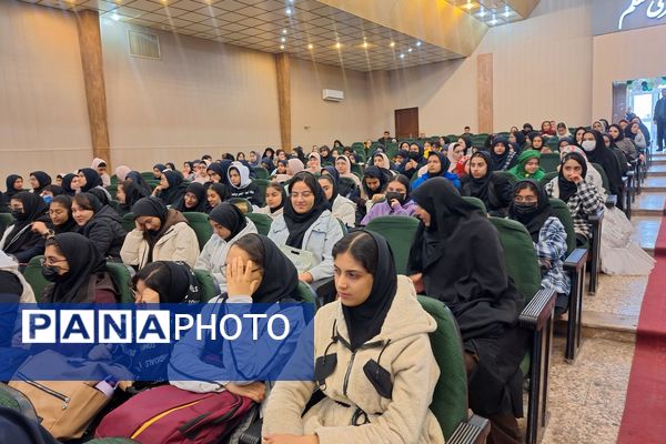 تقدیر از برگزیدگان کشوری و استانی مسابقات فرهنگی و قرآنی ناحیه 3 شیراز