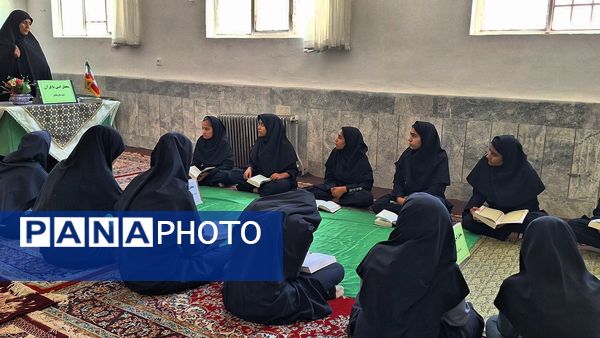 برگزاری محفل انس با قرآن در دبیرستان فیاض