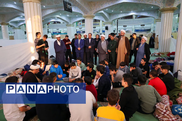 هم‌نشینی معنویت و تعلیم در مسجد