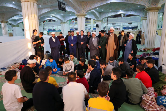 هم‌نشینی معنویت و تعلیم در مسجد