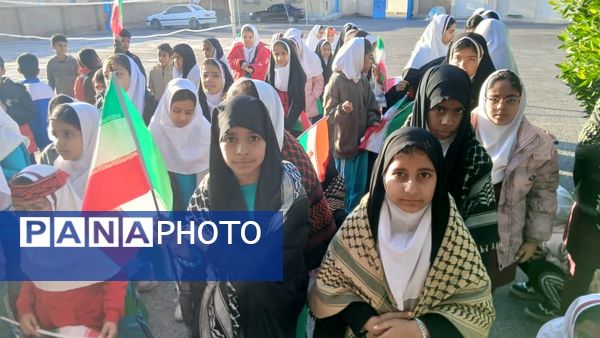 «صبحگاه مقاومت» در مدرسه شهید مطهری فین 