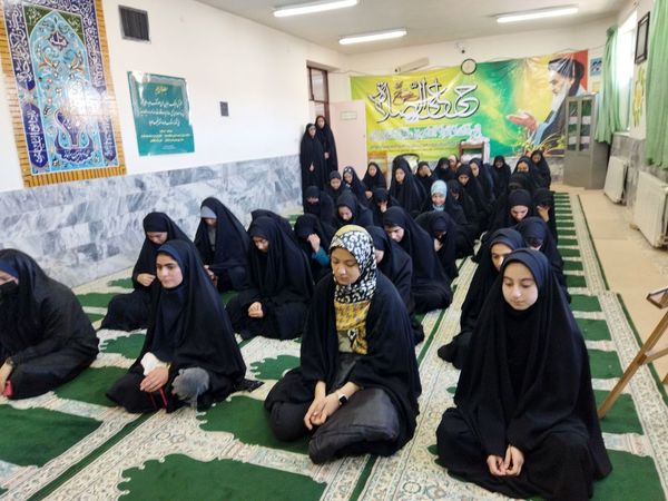 اعزام ۷۴ دانش‌آموز دختر از شهرستان به مناطق جنوب