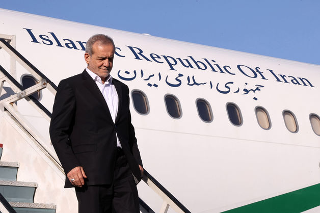 رئیس جمهور در دوازدهمین سفر استانی خود وارد سنندج شد+فیلم