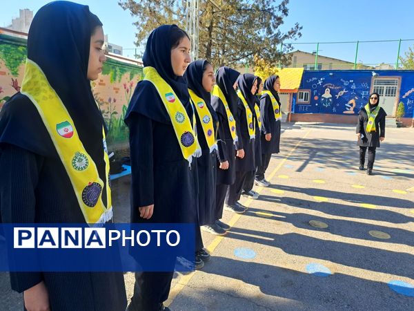 آموزش دوره پیشتازان در دبیرستان دخترانه علی افشار‌نژاد