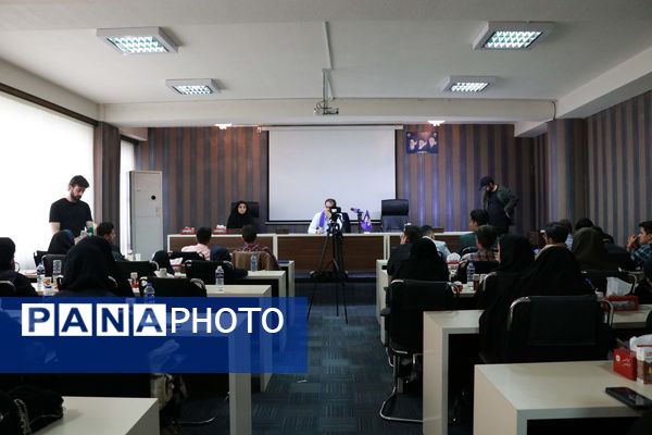 نشست صمیمی دانش‏‌آموز خبرنگاران و نمایندگان مجلس دانش‌آموزی آذربایجان شرقی با علی فلاحتکار