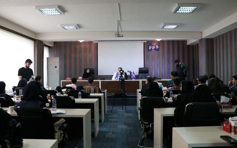 نشست صمیمی دانش‏‌آموز خبرنگاران و نمایندگان مجلس دانش‌آموزی آذربایجان شرقی با علی فلاحتکار