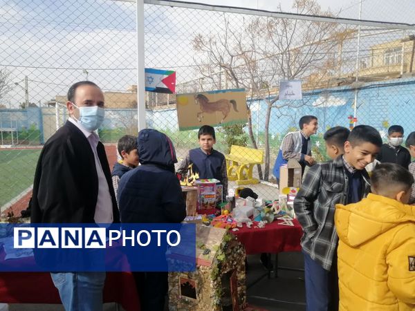  نمایشگاه دست‌سازه‌های دانش‌آموزی در دبستان حضرت قاسم بن‌الحسن‌(ع) ناحیه یک