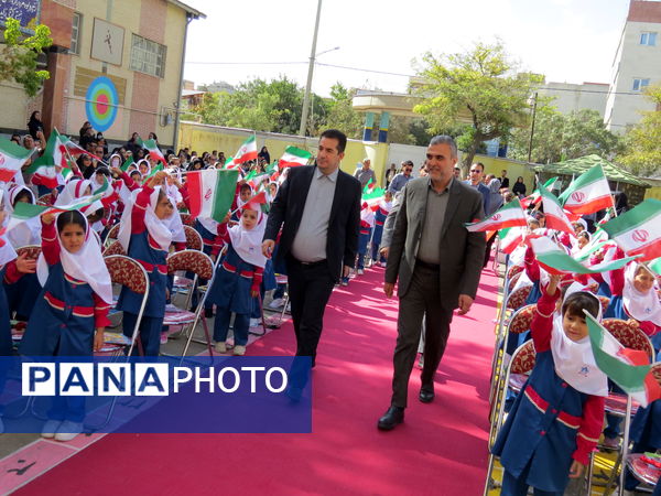 نواختن زنگ اول مهر در مدرسه شهدا فرهنگی 