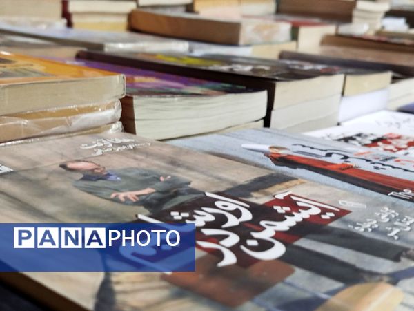 گشایش نمایشگاه کتاب در فرهنگسرای فاروج 