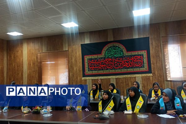 نشست صمیمی قائم‌مقام سازمان دانش‌آموزی کشور با رؤسای شورای دانش‌آموزی شیراز