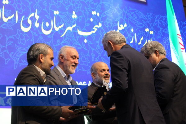 جلسه شورای اداری استان تهران با حضور وزیر کشور به‌مناسبت هفته معلم