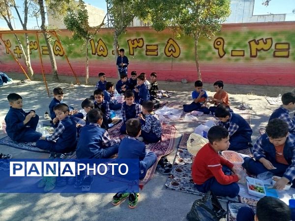 صبحانه سلامت در مدرسه مبین شهرستان شیروان